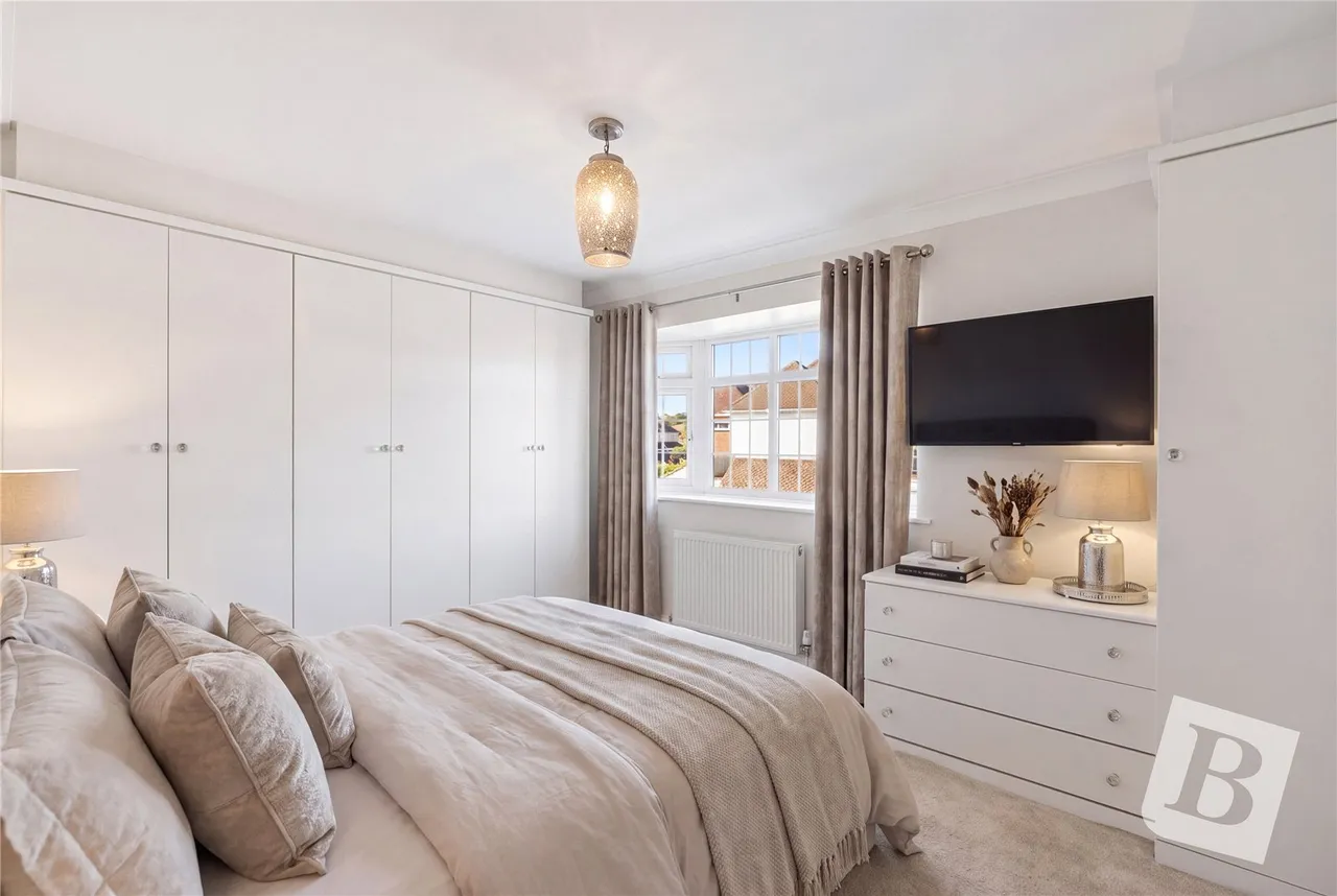 Nelwyn Avenue, Emerson Park, RM11, photo 4