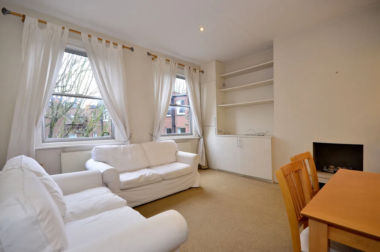 London, NW3, photo 2