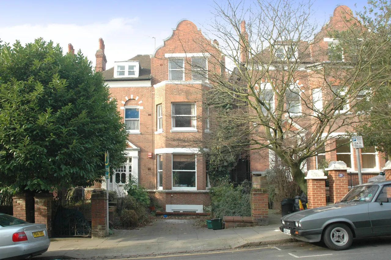 2 bed flat to rent, London, NW3