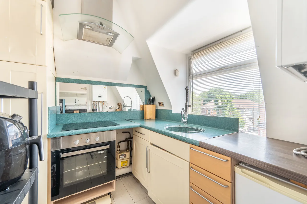 Top Floor Flat, 11 Grove Road, London, photo 9