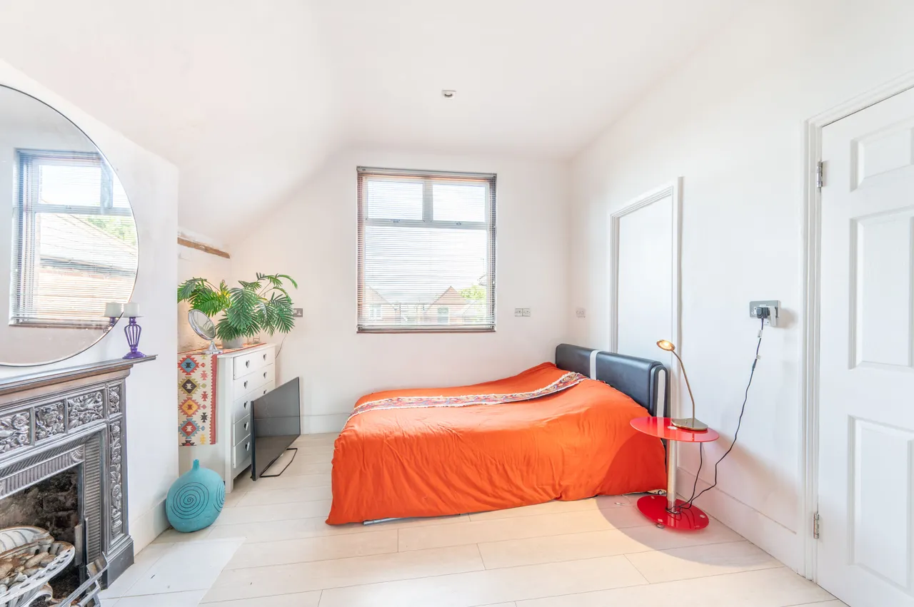 Top Floor Flat, 11 Grove Road, London, photo 5