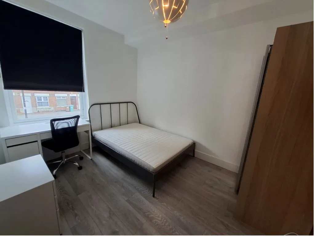 5 bed house to rent, Beeston Road, Dunkirk, NG7