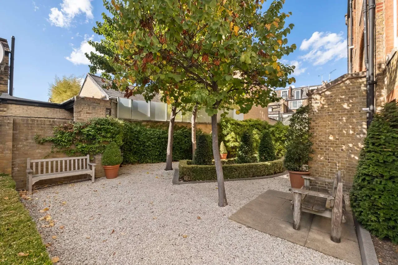 Battersea Park Road, London, SW11, photo 16
