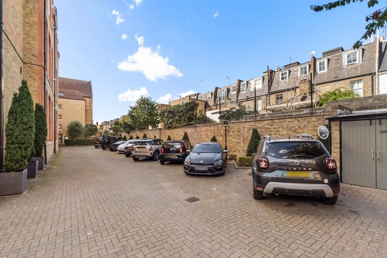Battersea Park Road, London, SW11, photo 18