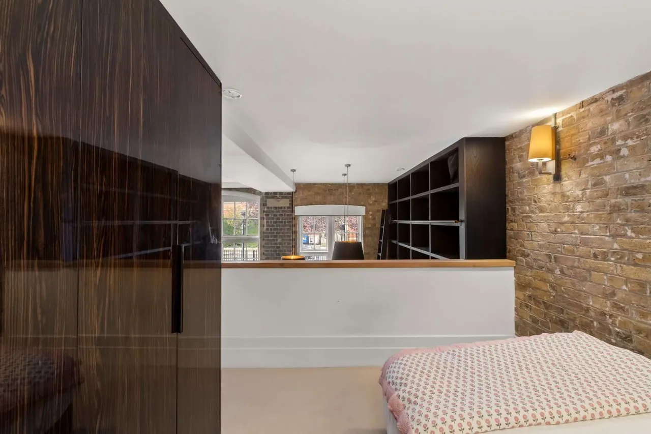 Battersea Park Road, London, SW11, photo 15