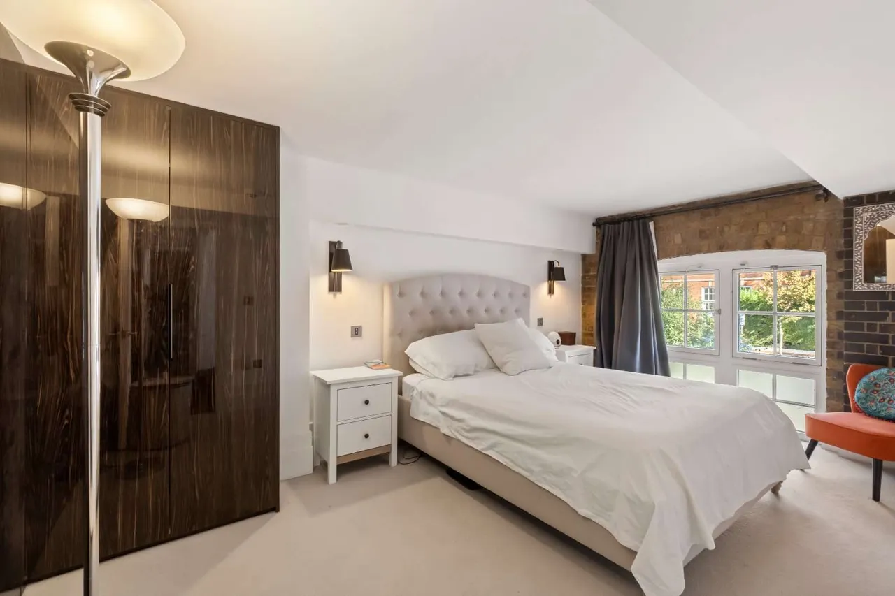 Battersea Park Road, London, SW11, photo 9