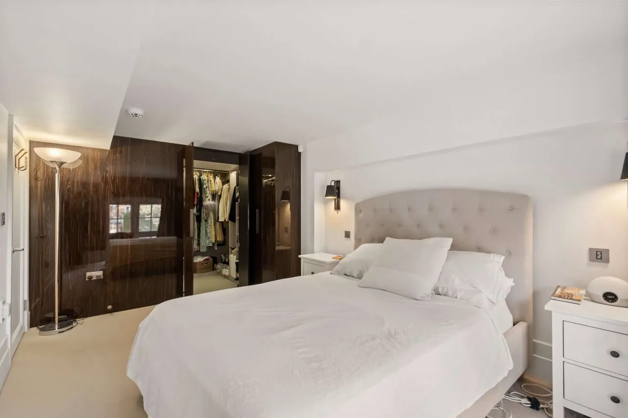 Battersea Park Road, London, SW11, photo 11