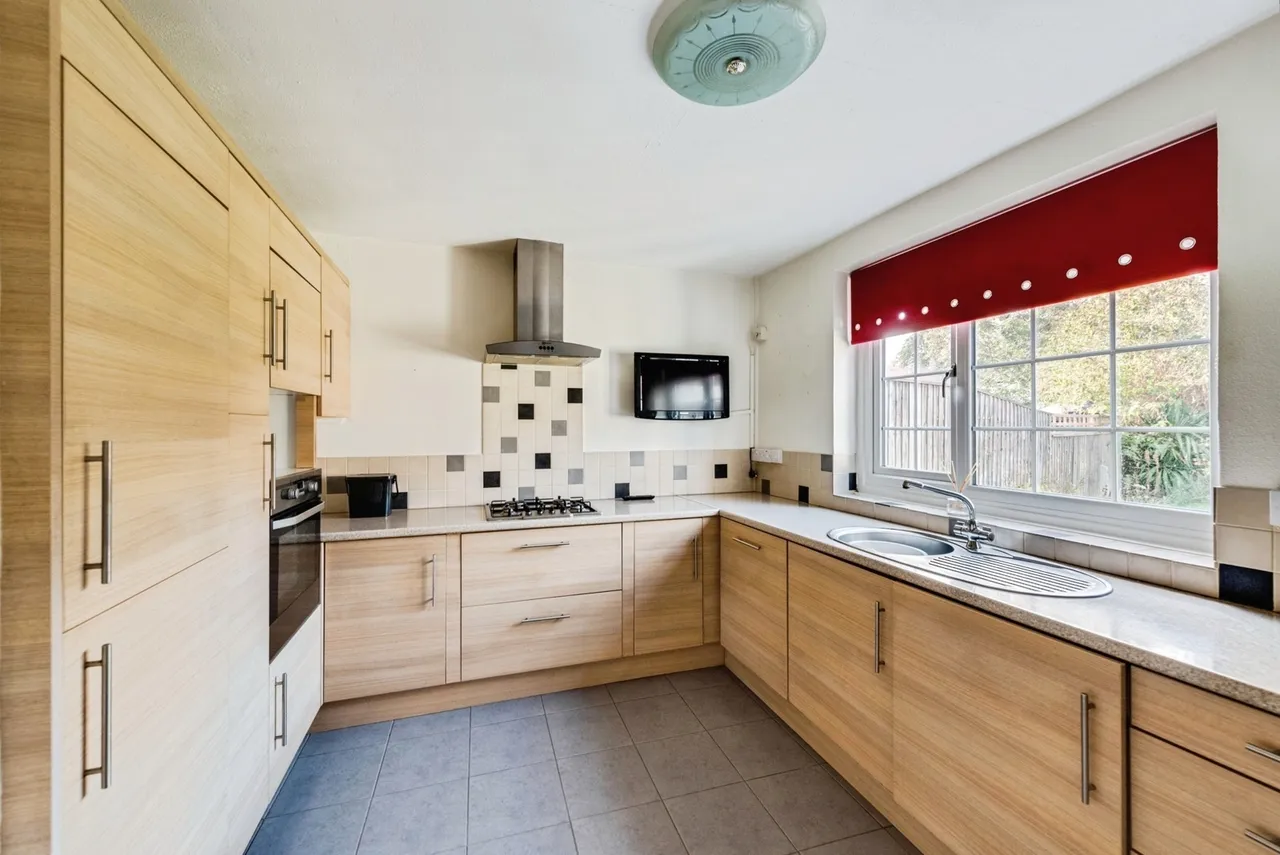 Meadowcroft, Swindon, SN2, photo 18
