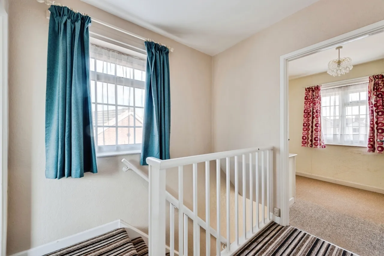 Meadowcroft, Swindon, SN2, photo 10