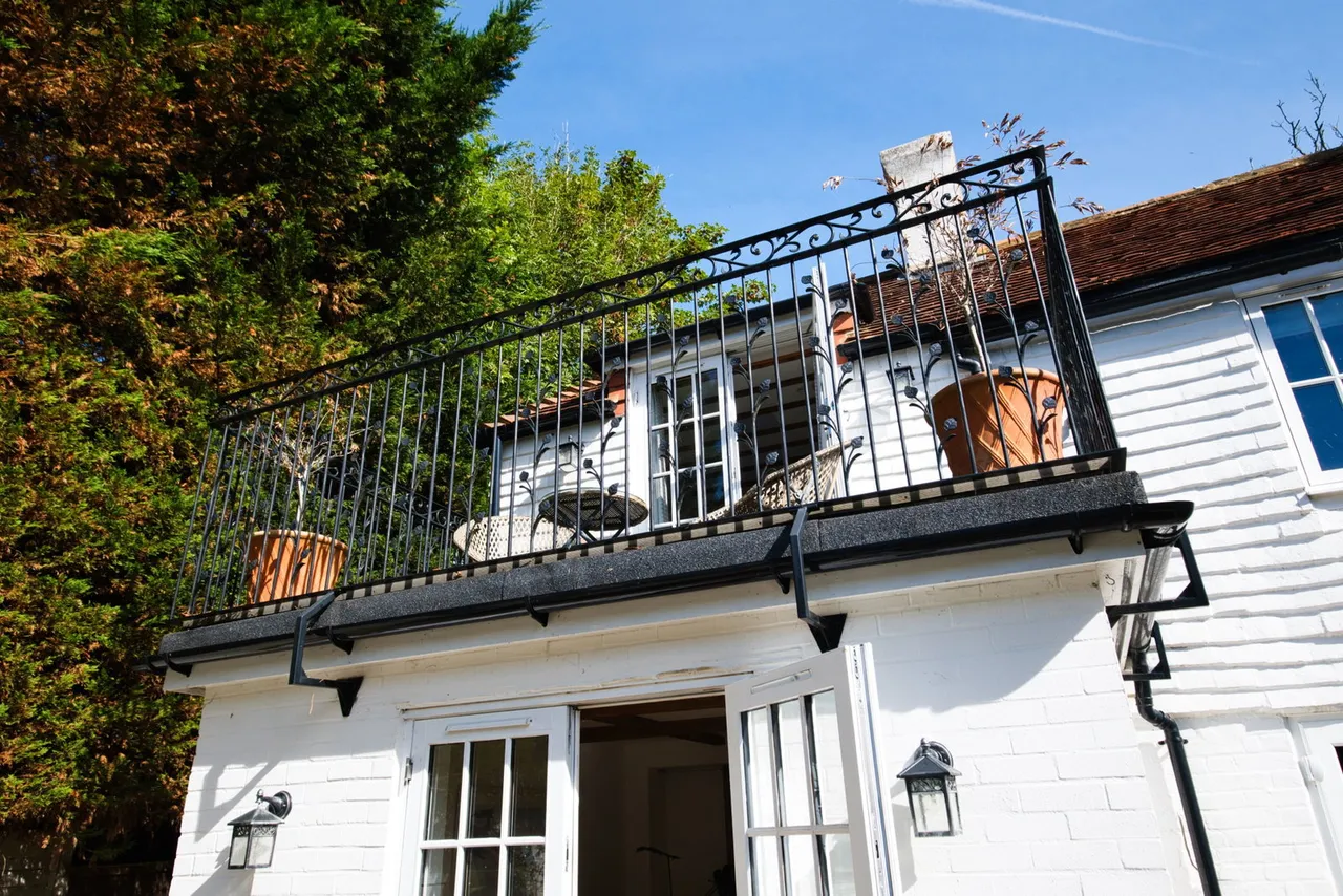 Main Street, Peasmarsh, TN31, photo 26