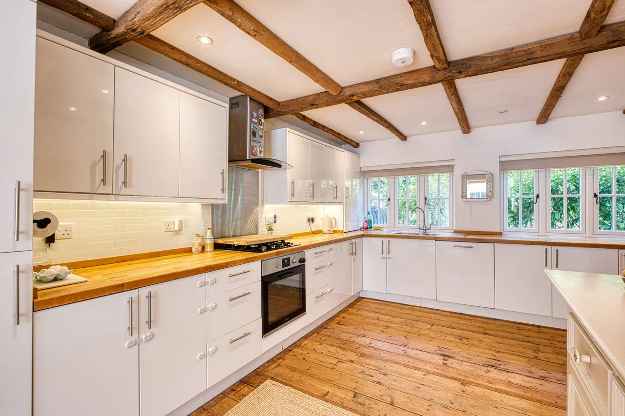 Main Street, Peasmarsh, TN31, photo 15