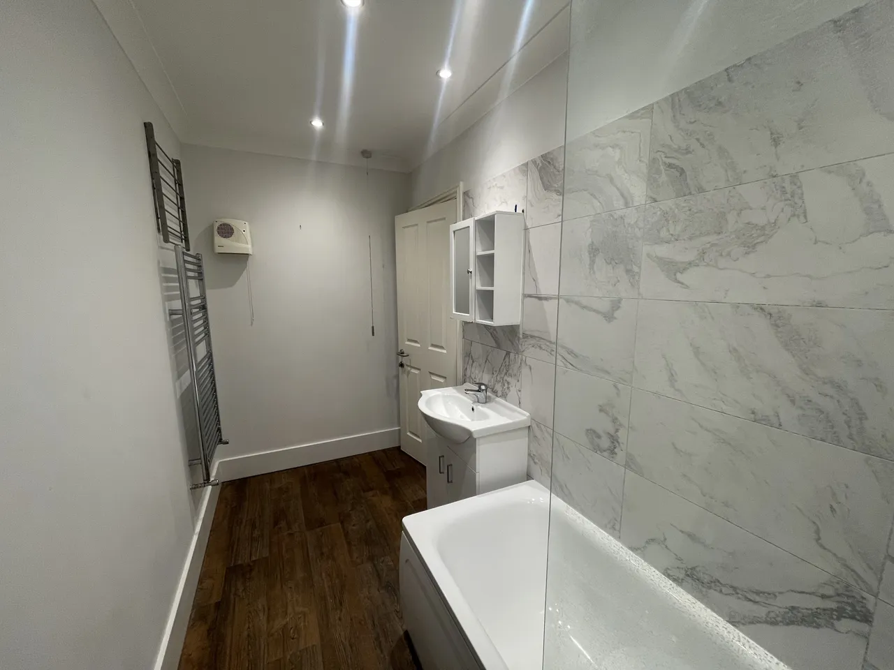 High Road, London, N12, photo 5
