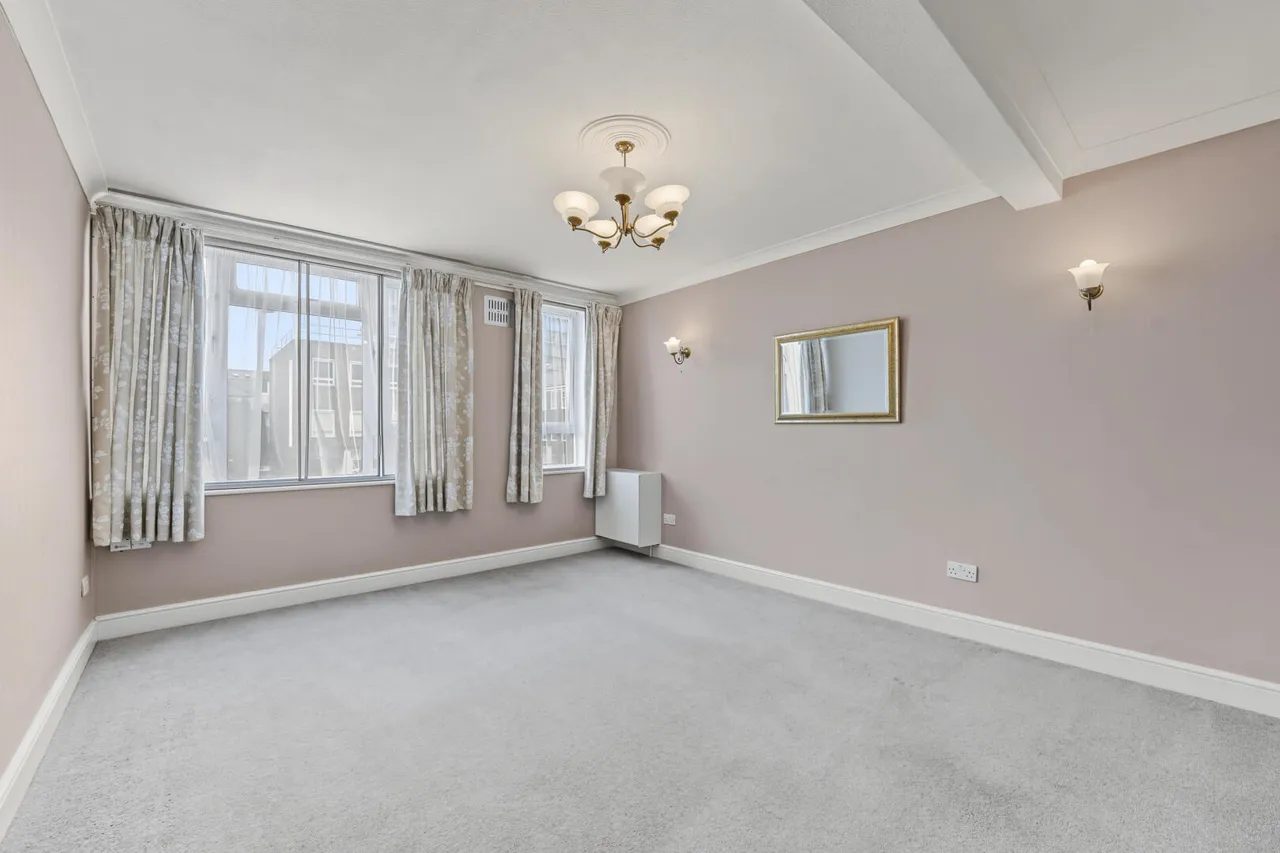 2 bed flat for sale, London Road, Enfield, EN2
