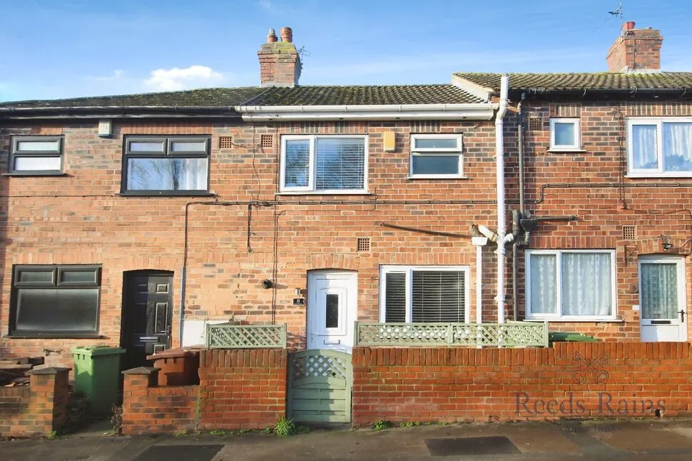 2 bed house for sale — Park Square, Lofthouse, West Yorkshire, WF3