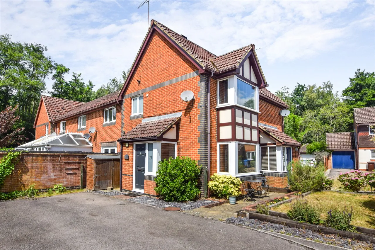 Lyndsey Close, Farnborough, Hampshire, GU14 9TG, photo 10