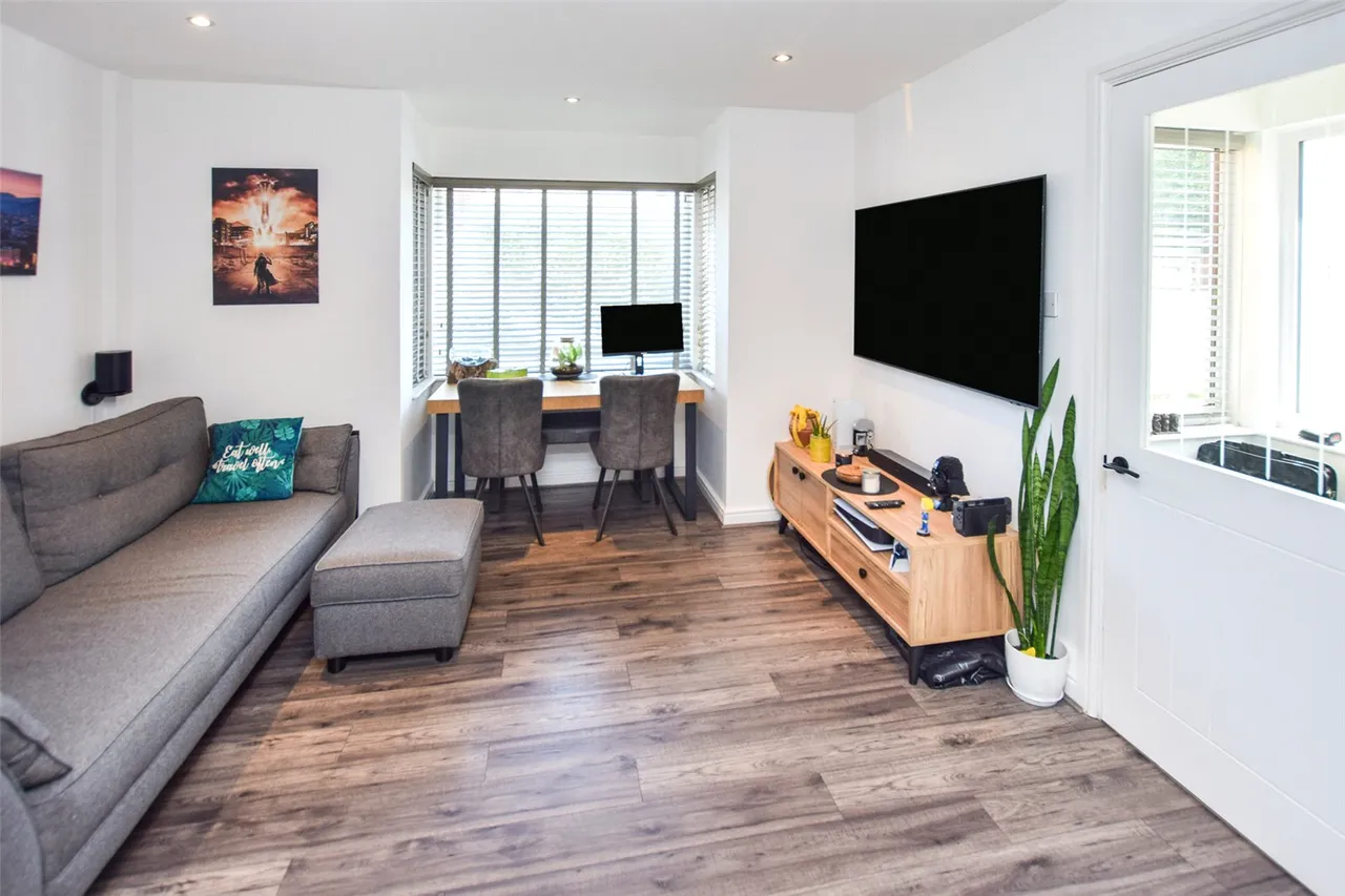 Lyndsey Close, Farnborough, Hampshire, GU14 9TG, photo 2