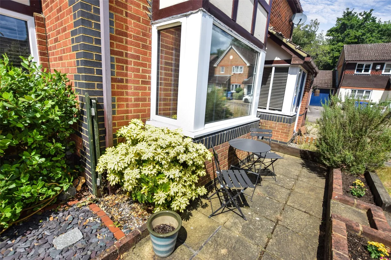 Lyndsey Close, Farnborough, Hampshire, GU14 9TG, photo 9