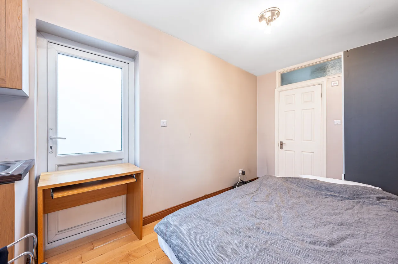 London, NW4, photo 13