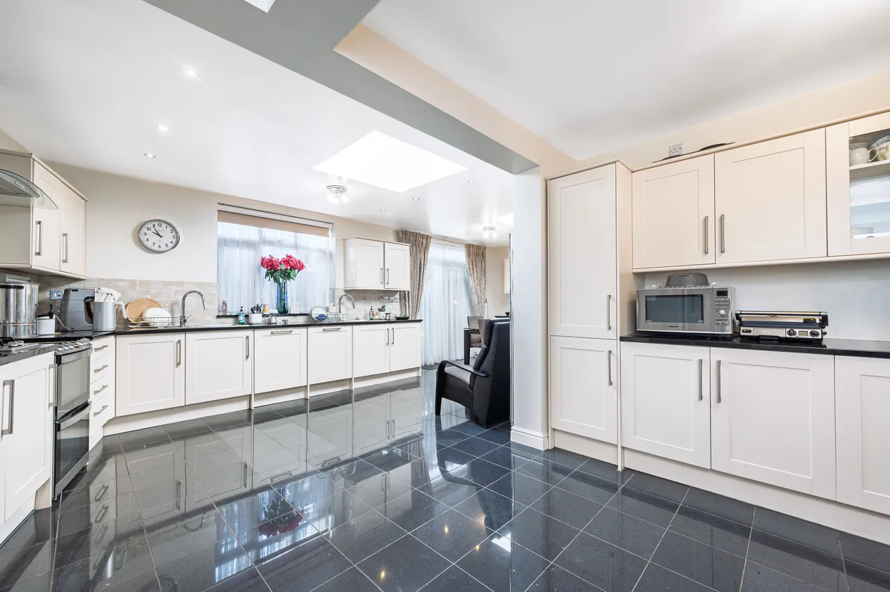 London, NW4, photo 6