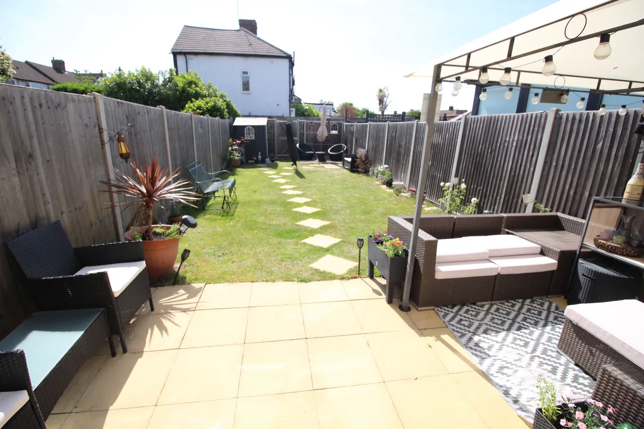 Buckland Way, WORCESTER PARK, Surrey, Worcester Park, KT48NT, photo 8