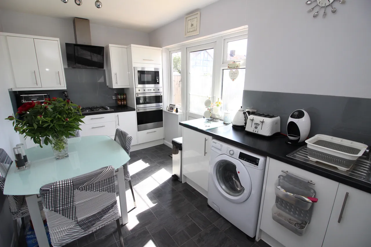 Buckland Way, WORCESTER PARK, Surrey, Worcester Park, KT48NT, photo 3