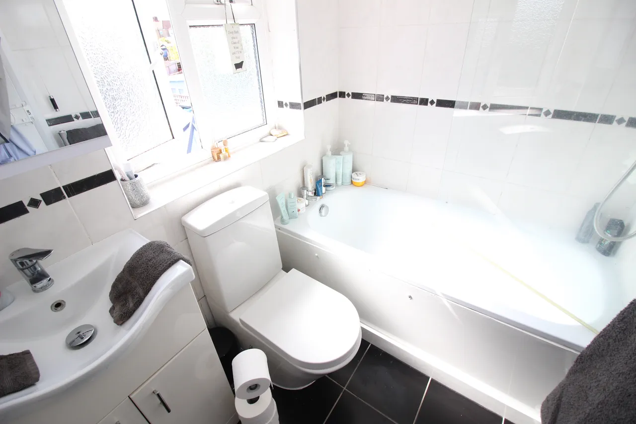 Buckland Way, WORCESTER PARK, Surrey, Worcester Park, KT48NT, photo 7