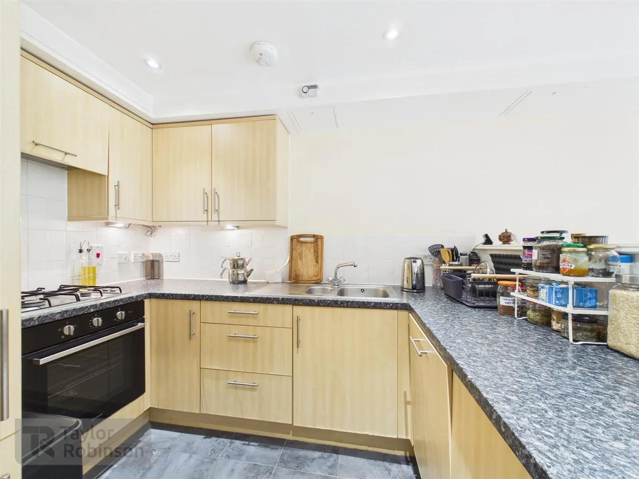 Stone Court, Worth, RH10, photo 4