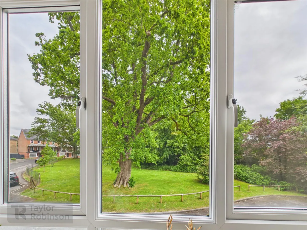 Stone Court, Worth, RH10, photo 5