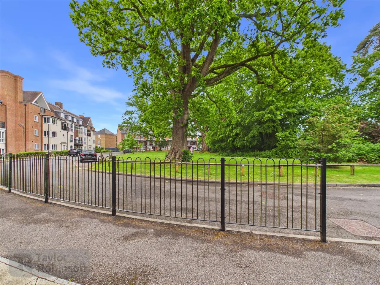 Stone Court, Worth, RH10, photo 10