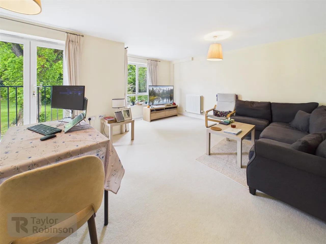Stone Court, Worth, RH10, photo 2