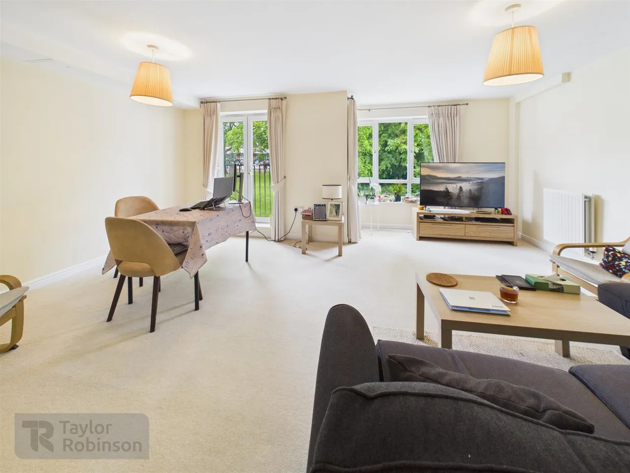 Stone Court, Worth, RH10, photo 3