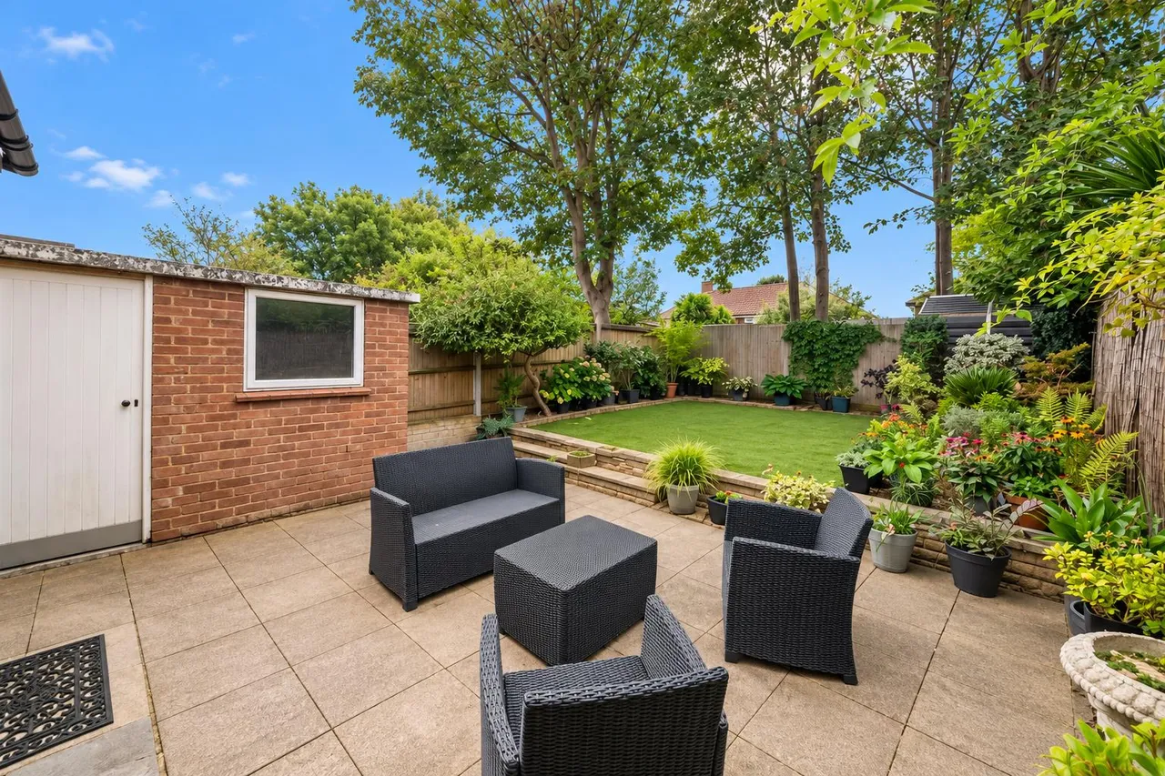 Castleton Road, Ruislip, photo 7