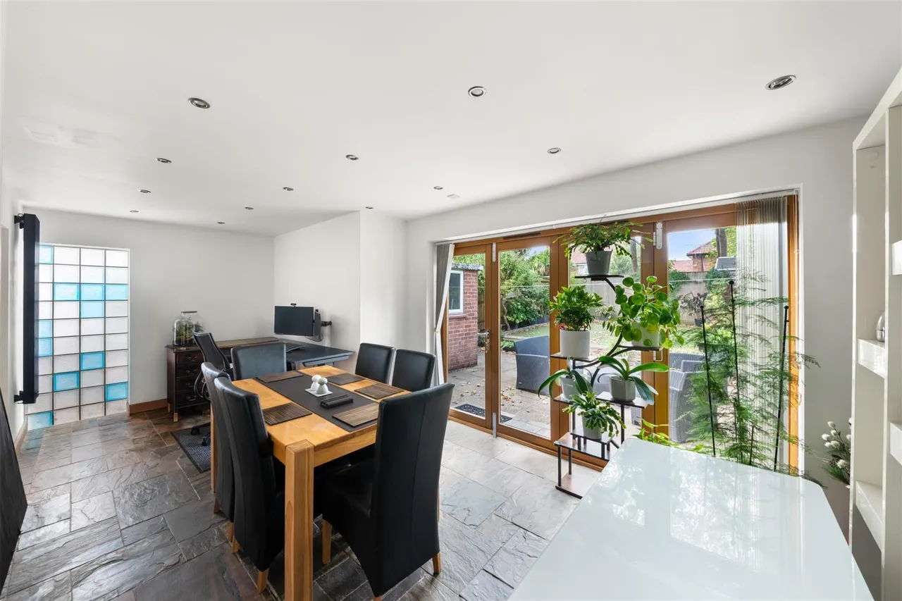 Castleton Road, Ruislip, photo 3