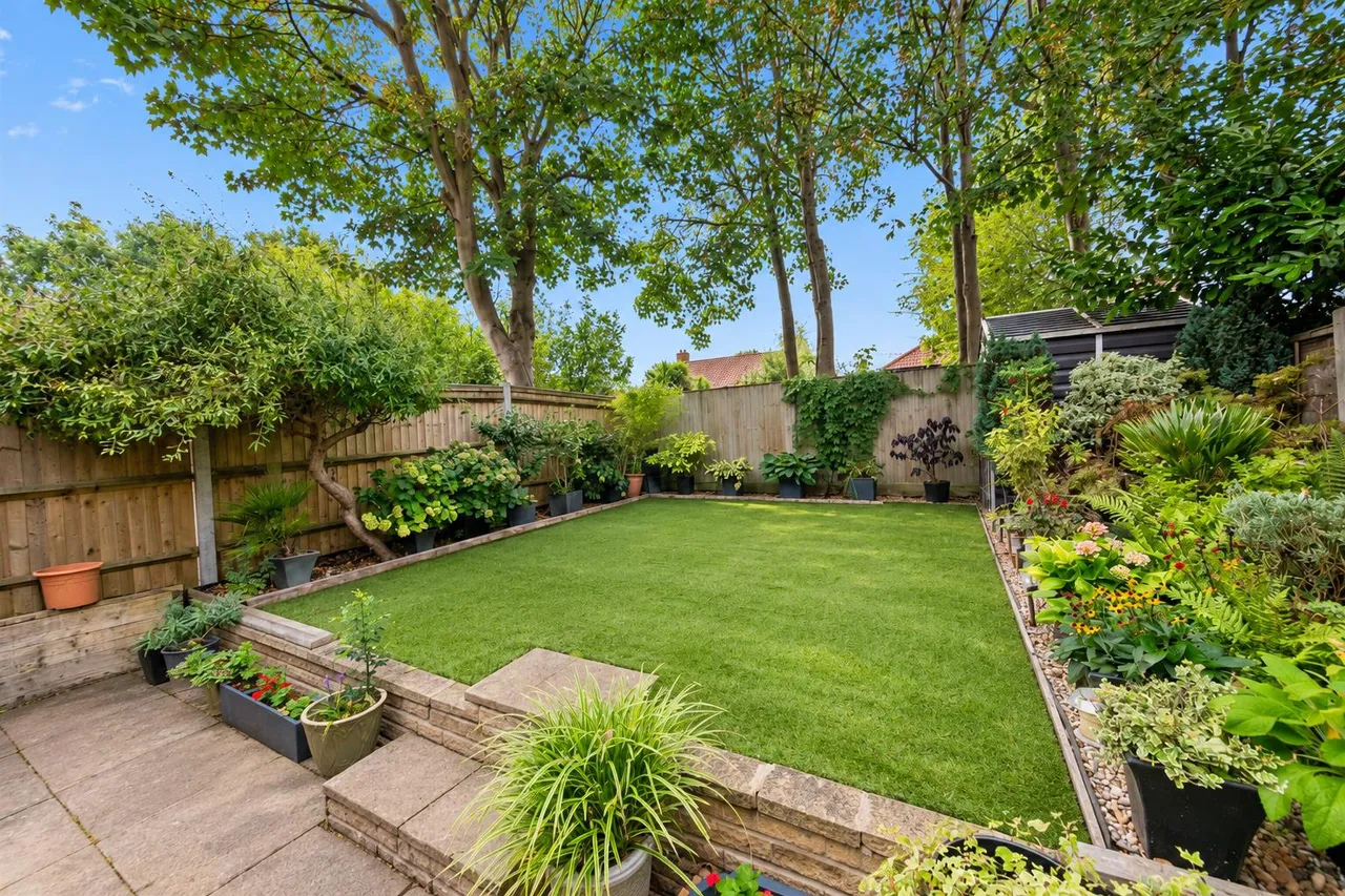 Castleton Road, Ruislip, photo 5