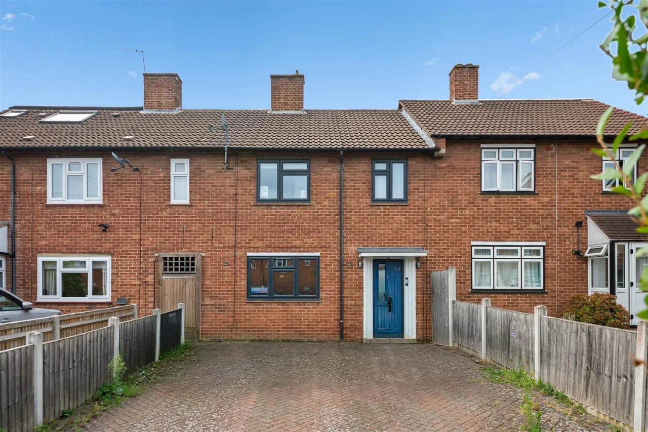 3 bed property for sale — Castleton Road, Ruislip
