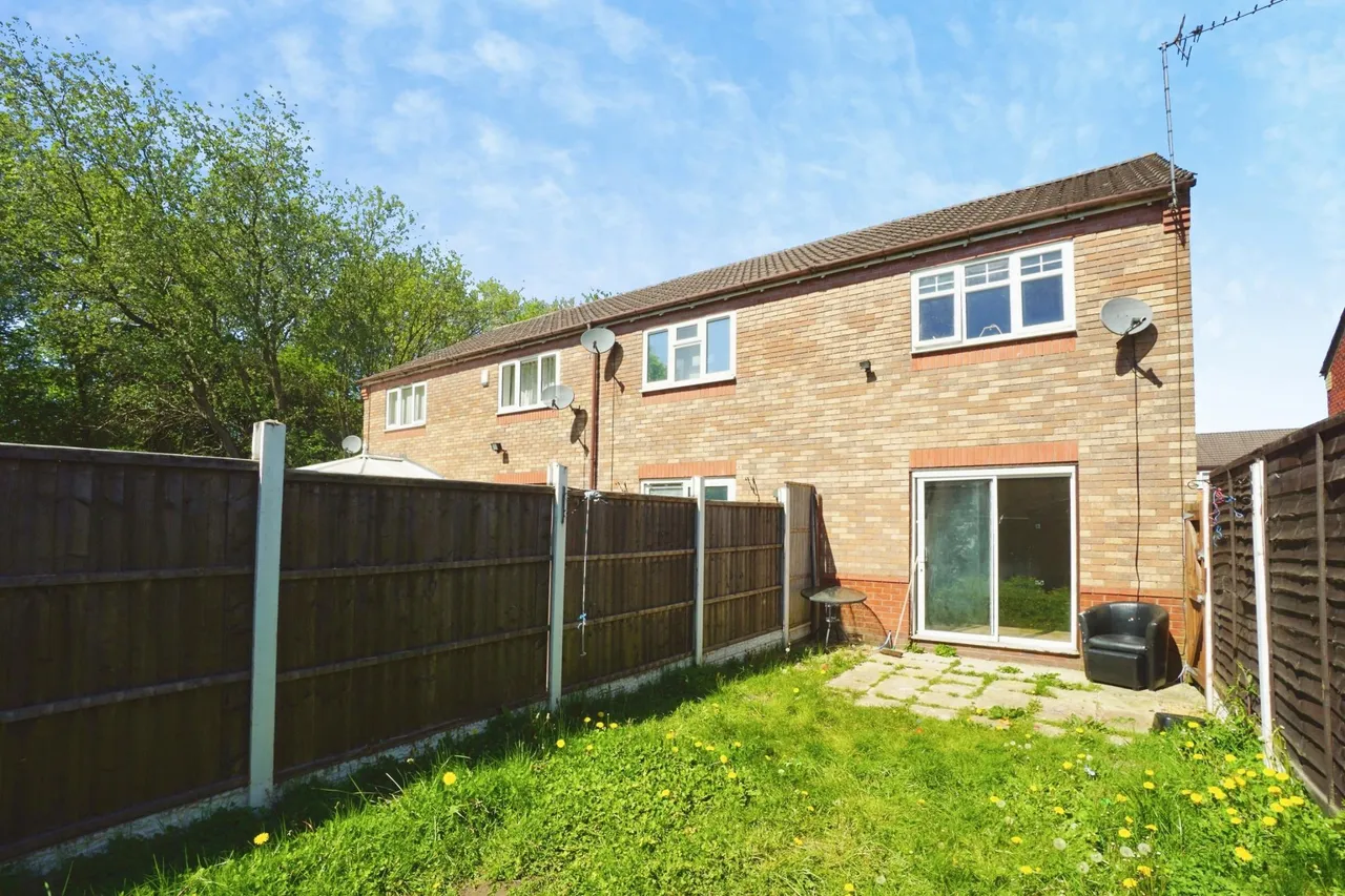 Sarah Close, Coseley, WV14, photo 4