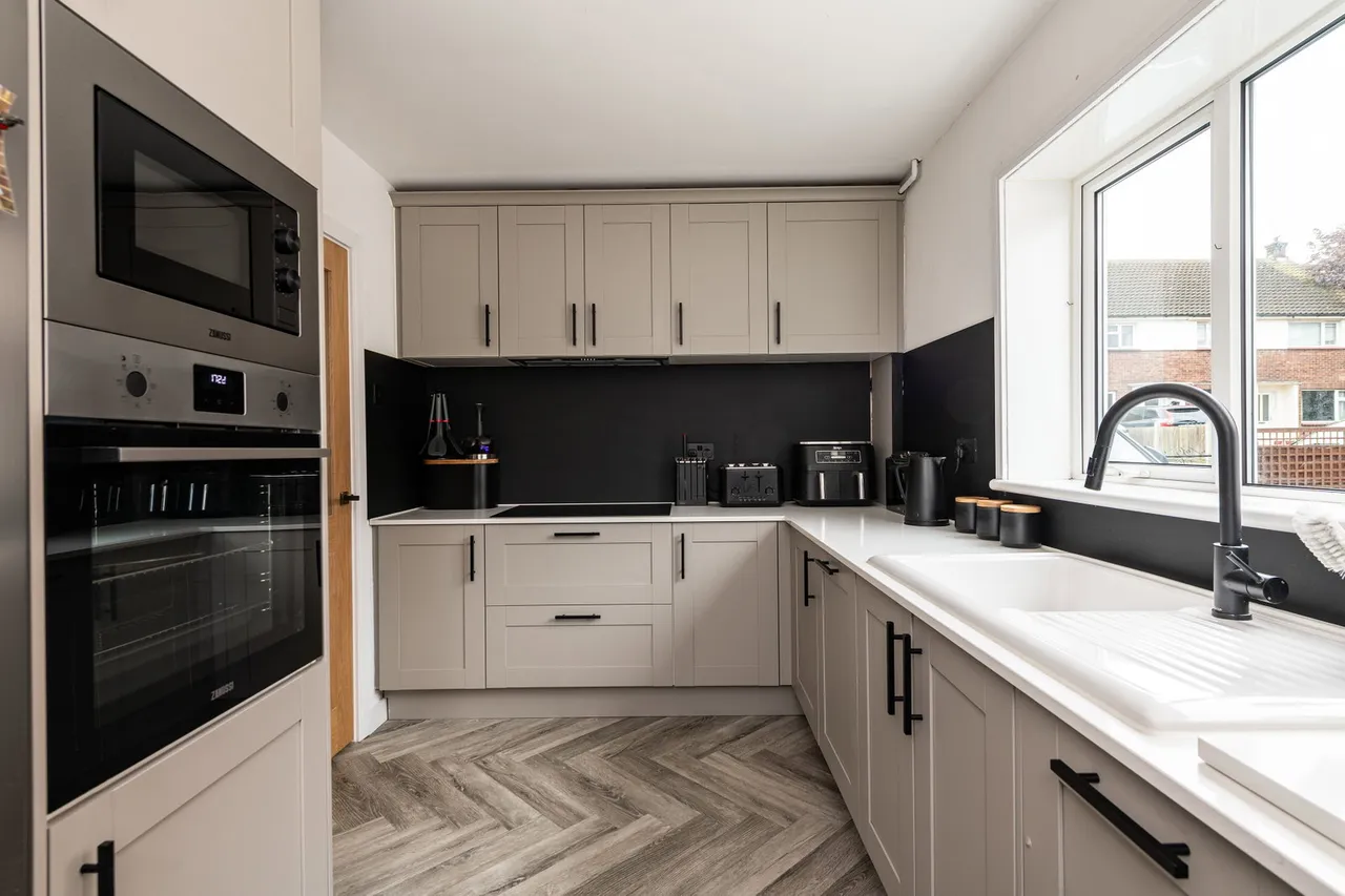 Lowfield Road, Minster On Sea, ME12, photo 2