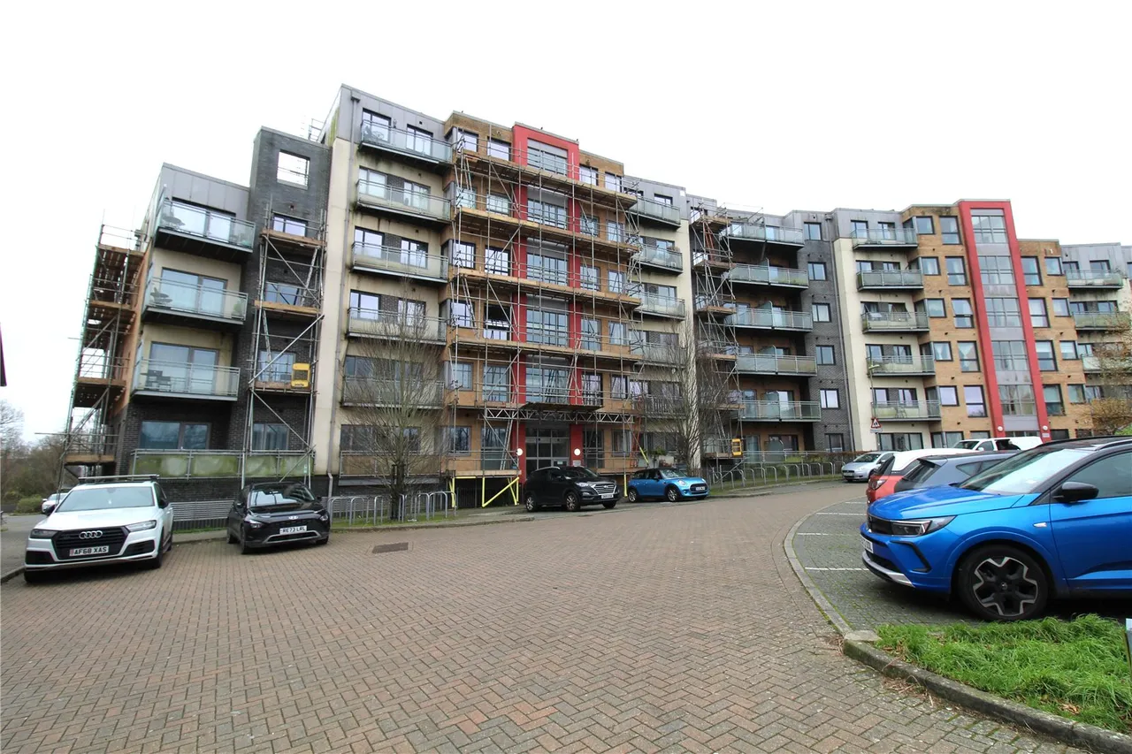 2 bed flat for sale — Shetland Road, Basingstoke, Hampshire, RG24 9WH