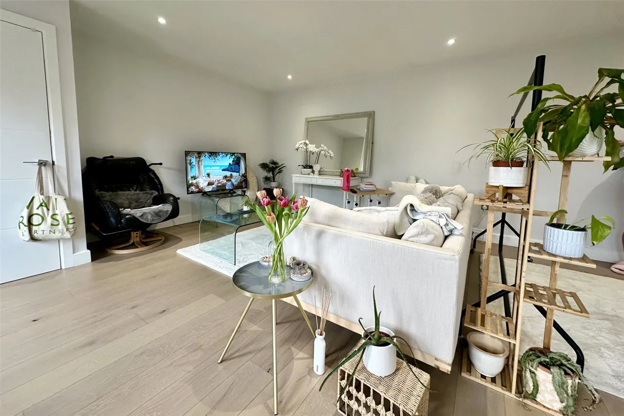 Finchampstead Road, Wokingham, Berkshire, RG40 2NN, photo 2
