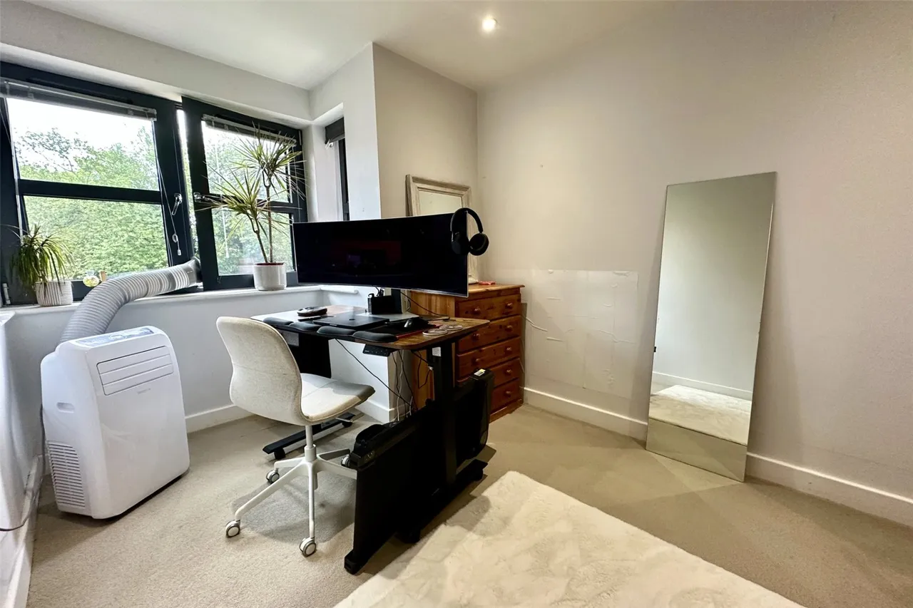 Finchampstead Road, Wokingham, Berkshire, RG40 2NN, photo 8