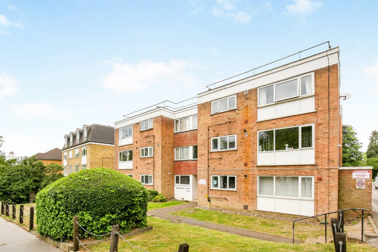 2 bed flat for sale — Fairhaven Court, Warham Road, Surrey