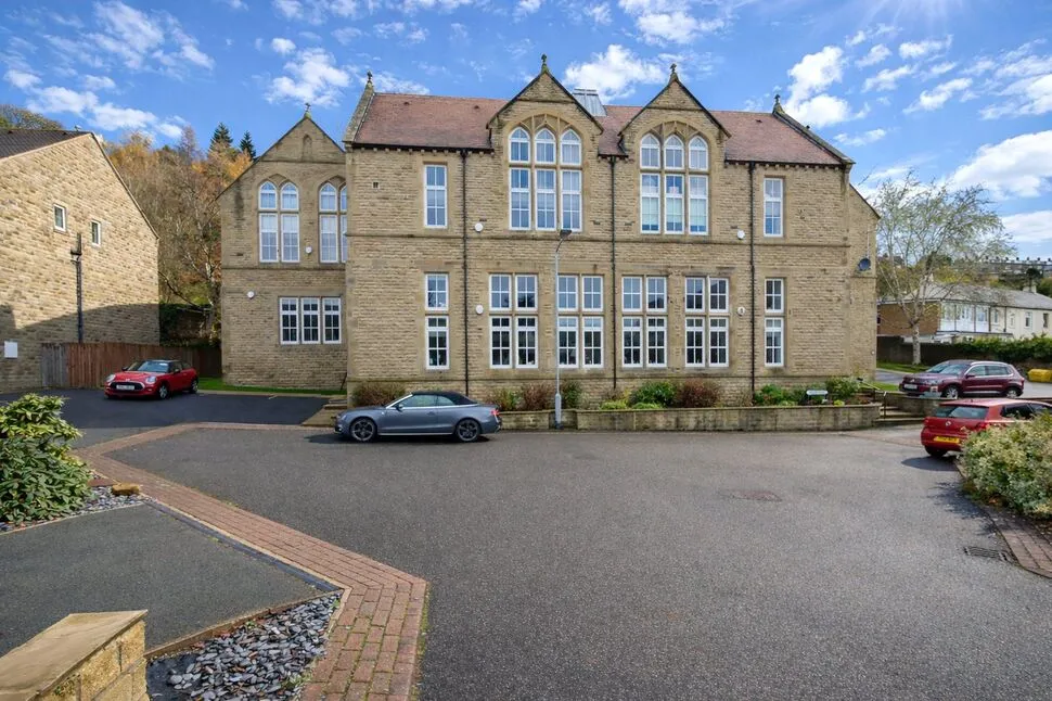 3 bed flat for sale — Old School Way, Baildon, West Yorkshire, BD17