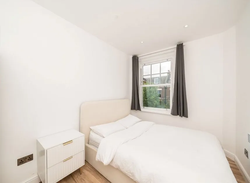 Claremont Gardens, Surbiton, KT6, photo 4
