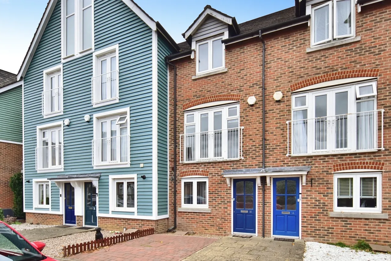 3 bed house for sale — The Lakes, Larkfield, Aylesford