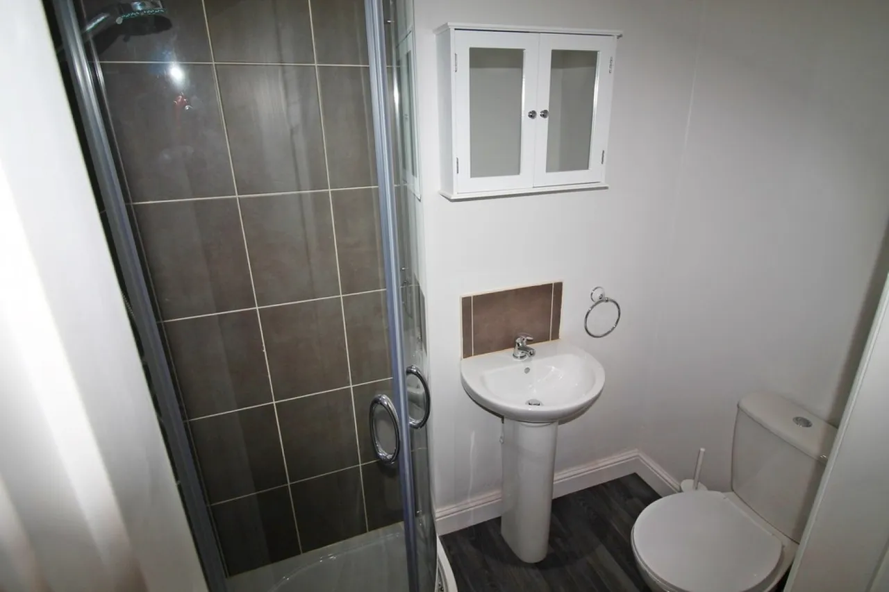 Room, 18 Waterloo Road, Runcorn, photo 2