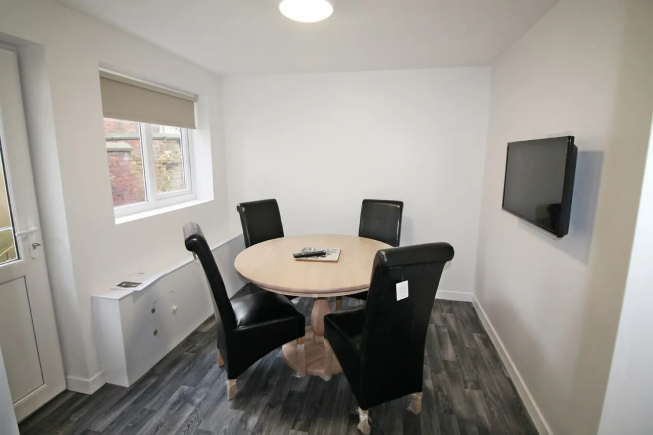 Room, 18 Waterloo Road, Runcorn, photo 5