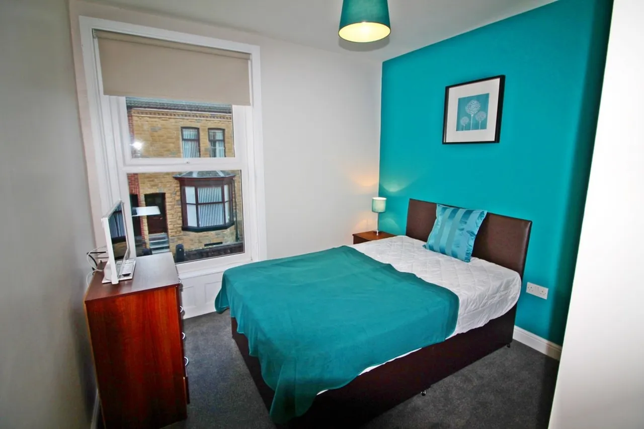 1 bed house to rent — Room, 18 Waterloo Road, Runcorn