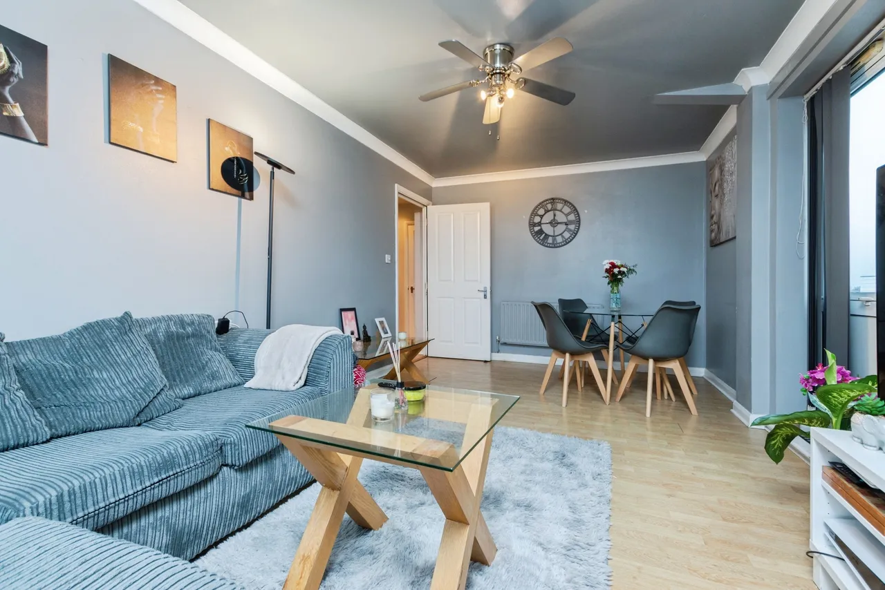 2 bed flat for sale, Crown Road, Sutton, SM1