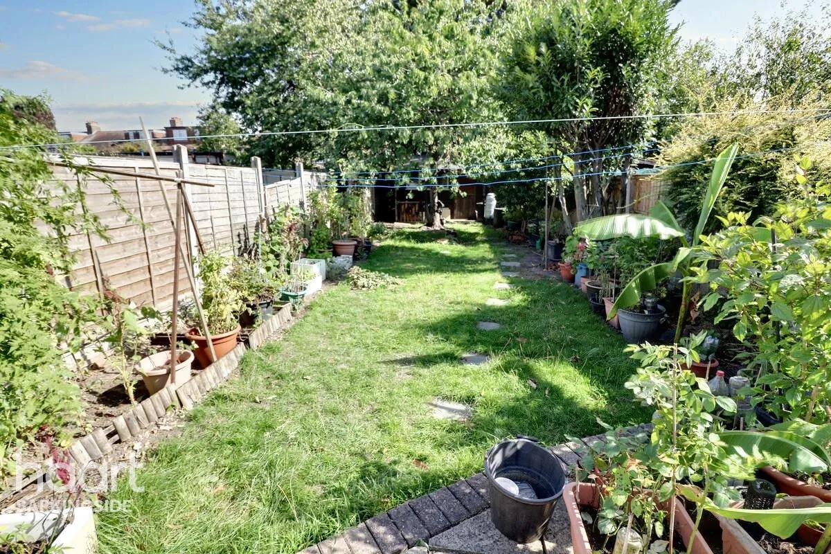 Spearpoint Gardens, Newbury Park, IG2, photo 18