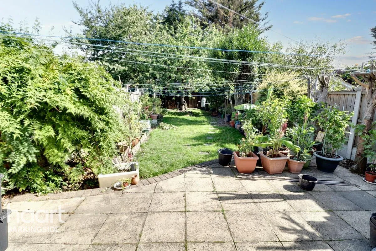 Spearpoint Gardens, Newbury Park, IG2, photo 6